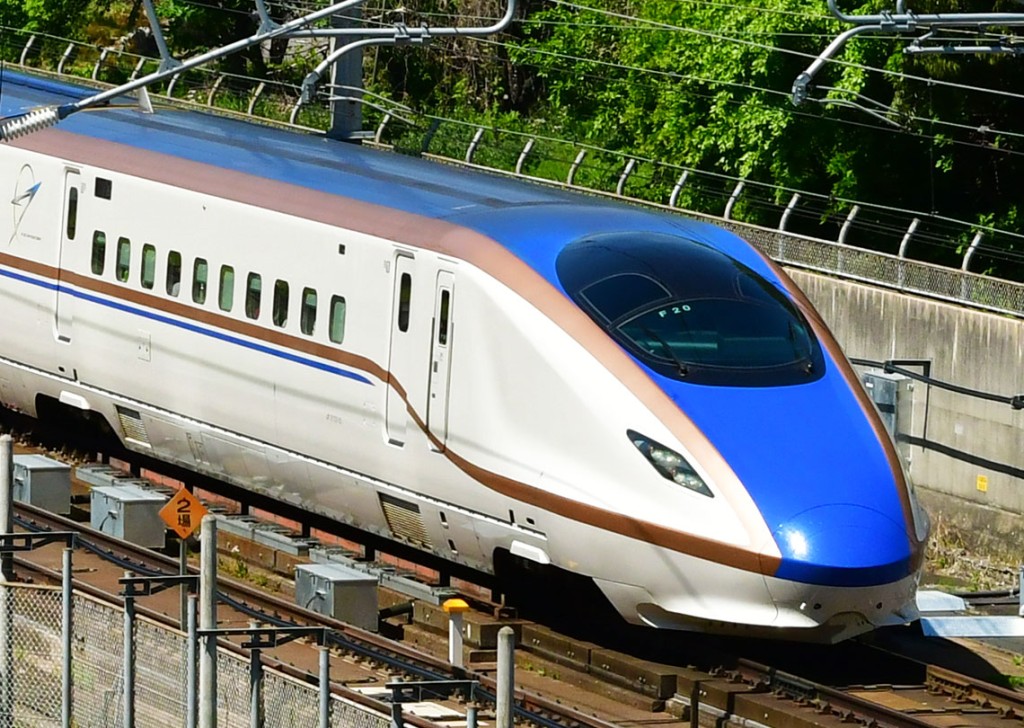 日本新干线有不同的列车。