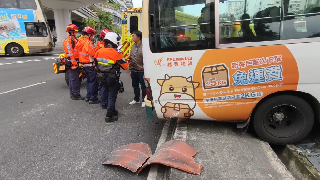 碎片散落一地。徐裕民攝