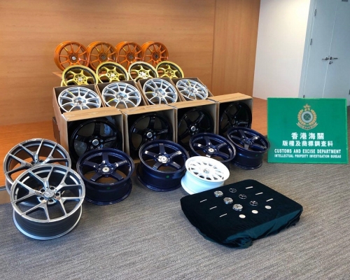 部分檢獲的懷疑冒牌汽車輪圈。政府新聞處圖片