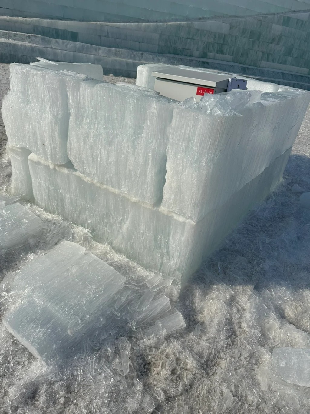 哈爾濱冰雪大世界的大型冰雕因為融化，即將閉園。小紅書