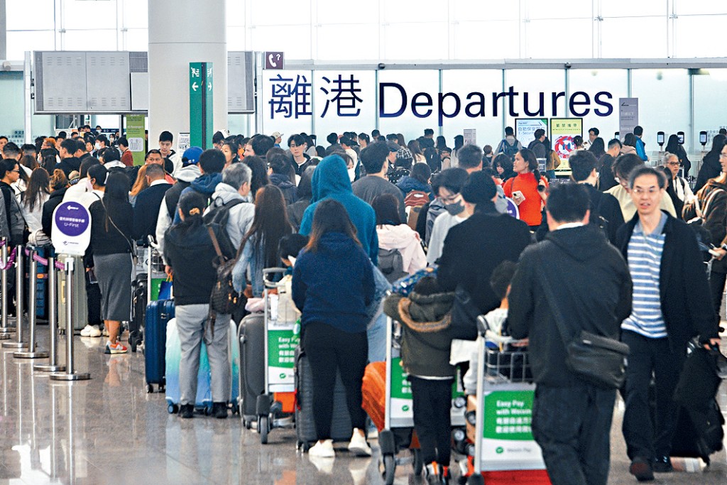昨天天氣寒冷，不少市民選擇買火鍋食材吃冬至飯。
