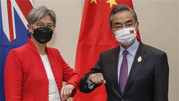 王毅周五與黃英賢會晤。網上圖片
