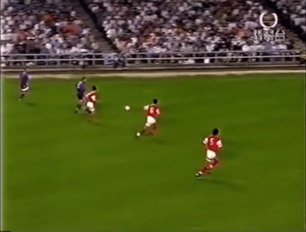 1996年港甲決賽南華對快譯通,多達31,088名觀眾入場。網圖 1996年港甲決賽南華對快譯通,多達31,088名觀眾入場。網圖