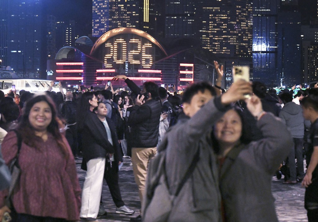 ​ 中環除夕倒數情況。