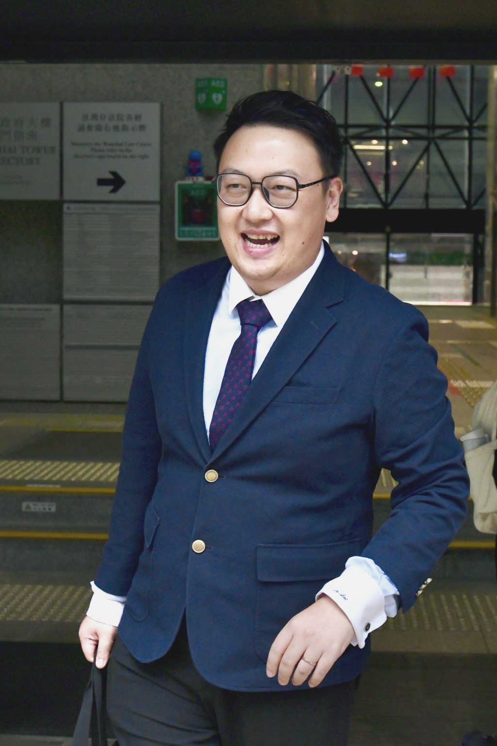 元朗區議員施駿興，否認一項非禮及一項與年齡在16歲以下女童非法性交一案，法官陳廣池裁定表證成立。