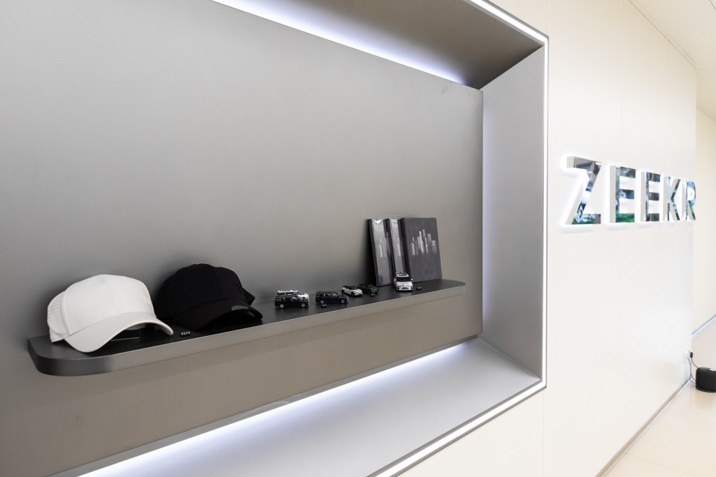 新店同設精品專區Zeekr Collection，讓顧客可隨意選購合適的品牌精品。