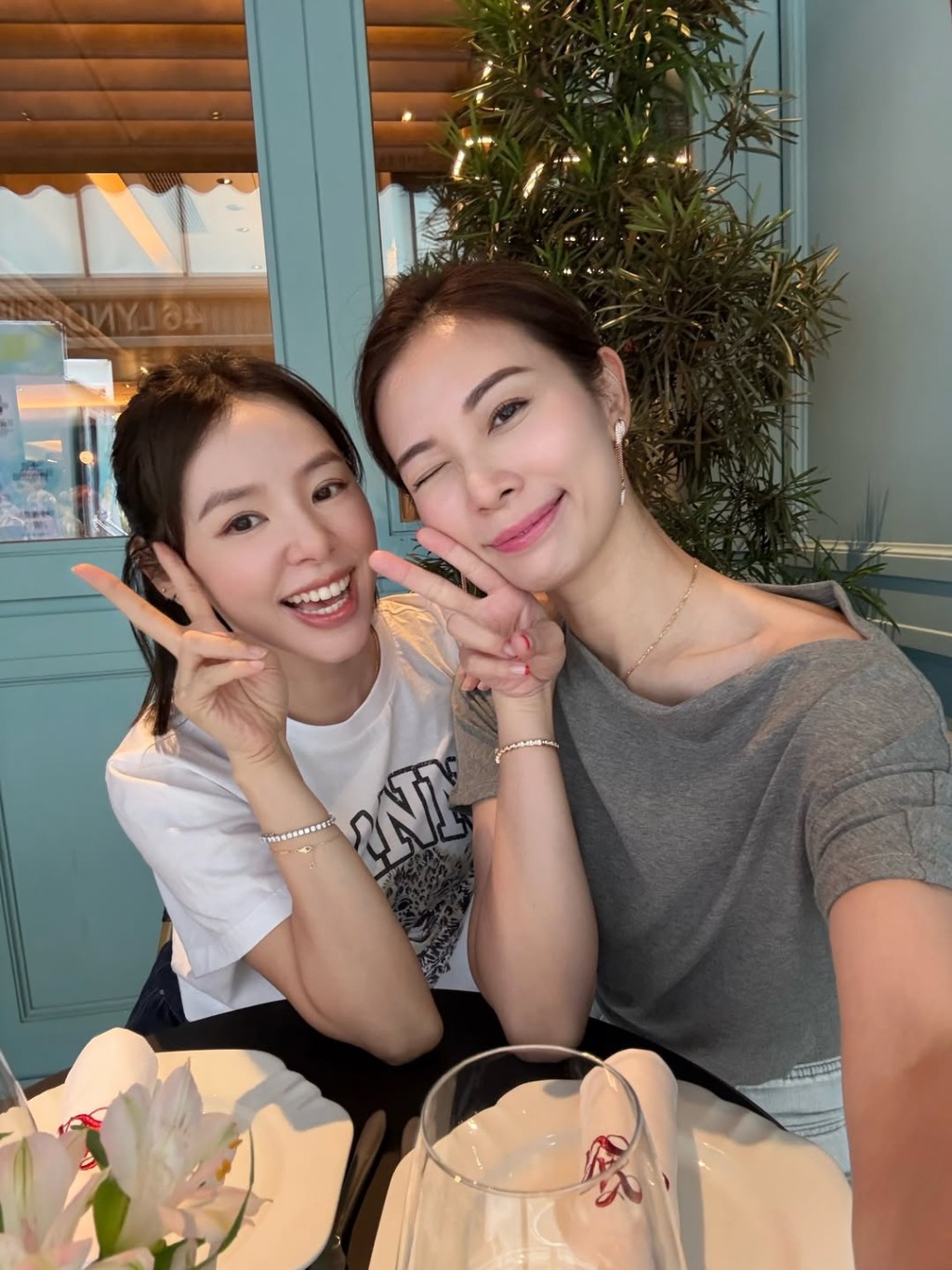 譚凱琪親自為楊秀惠唱生日歌,場面相當溫馨。 譚凱琪親自為楊秀惠唱生日歌,場面相當溫馨。