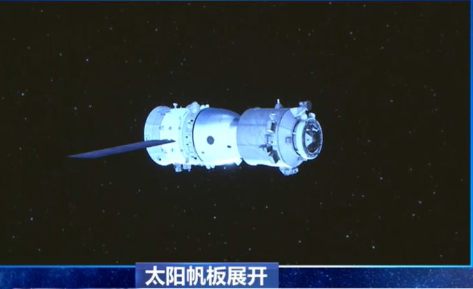 太阳帆板展开拟模图。央视截图
