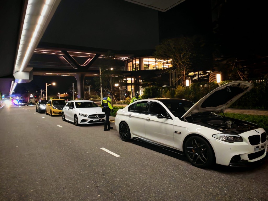 警派無人機助打擊非法改裝及賽車 東九龍扣查4私家車及6電單車。警方圖片