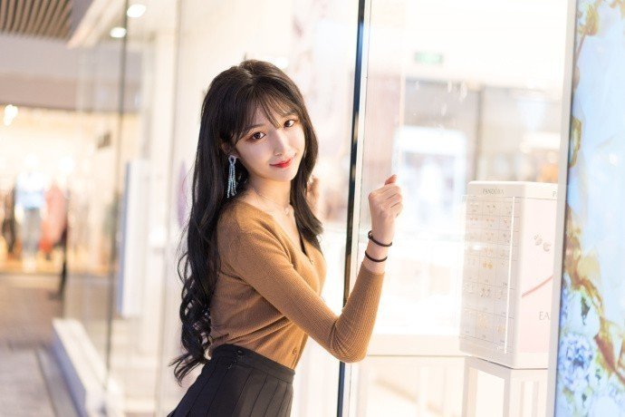 Abbily男扮女裝超靚女。微博圖片