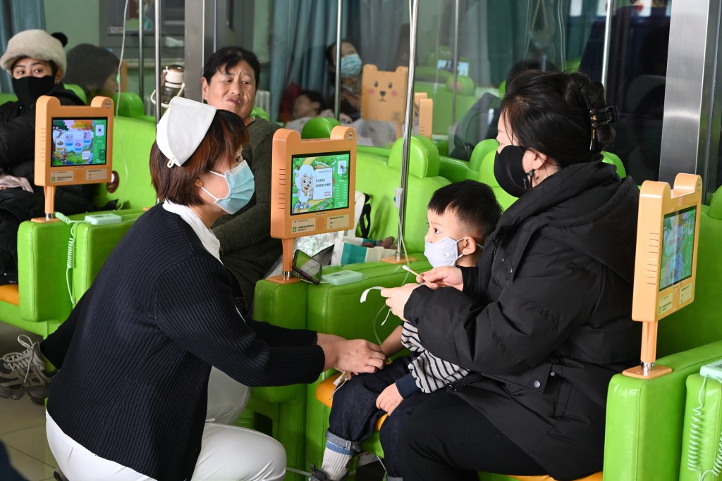 全國門急診流感樣病例中，流感陽性率接近45%。中新社