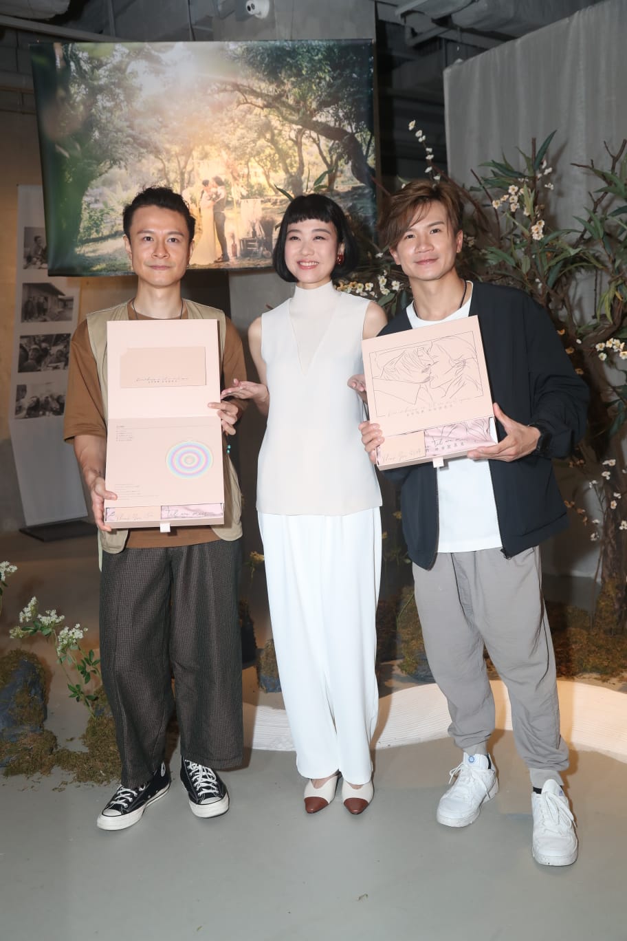 兩人親到展覽為Lilian打氣。