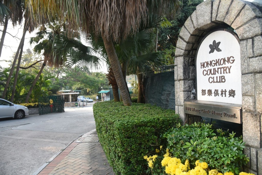 香港鄉村俱樂部發生墮樓事件。 丁志雄攝