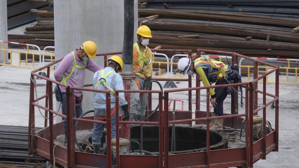 消息指當局擬容許建造業及運輸業經特別計畫輸入外勞。資料圖片