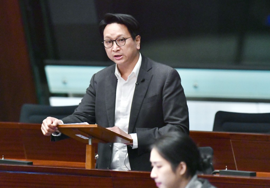 工聯會鄧家彪獲提名為民政及文化體育事務委員會主席。 工聯會鄧家彪獲提名為民政及文化體育事務委員會主席。