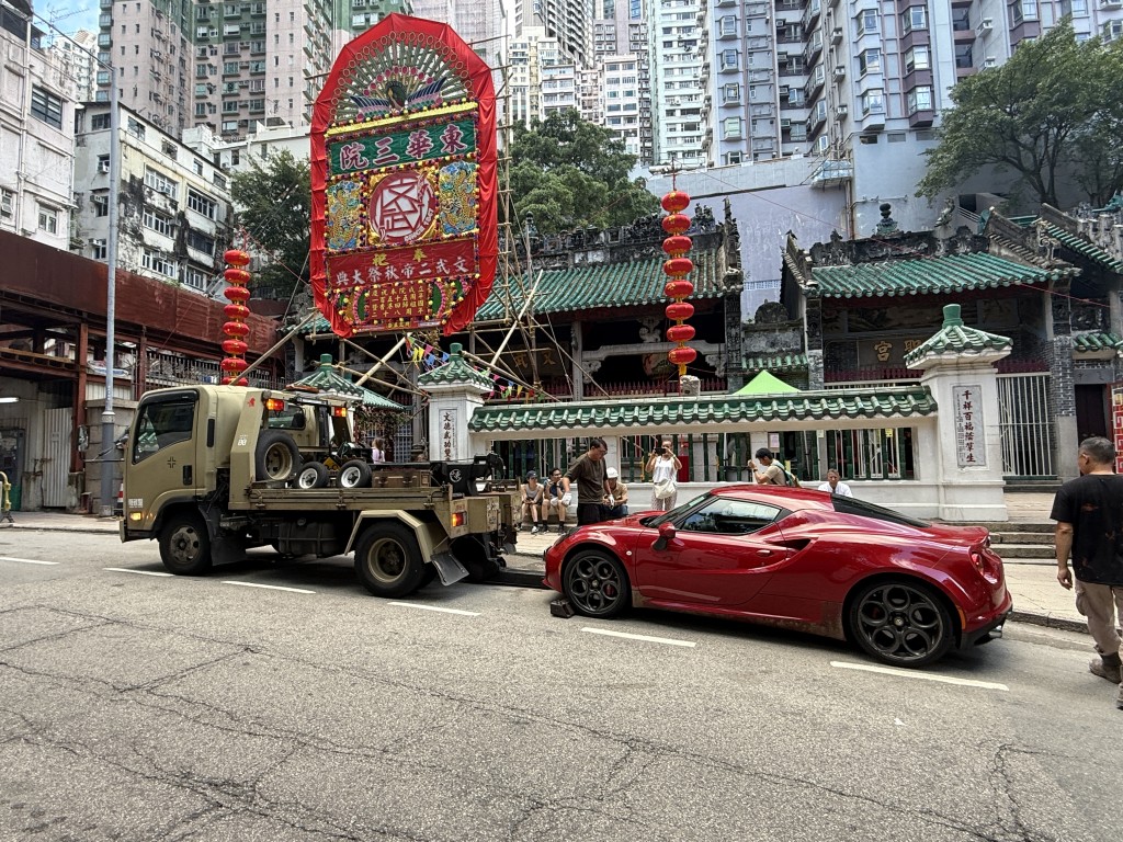 林作愛車隨後被拖走。