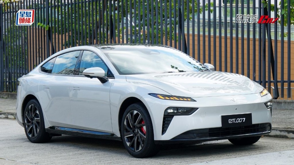 全新東風Dong Fong eπ007電動房跑車標榜優良操控與充滿駕駛樂趣,「一換一」售價19萬餘元起,以高性價比作招徠。