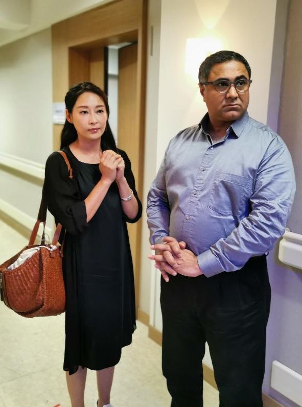 楊卓娜去醫院求喬寶寶,唔好再畀頹廢兒子同佢個女拍拖。