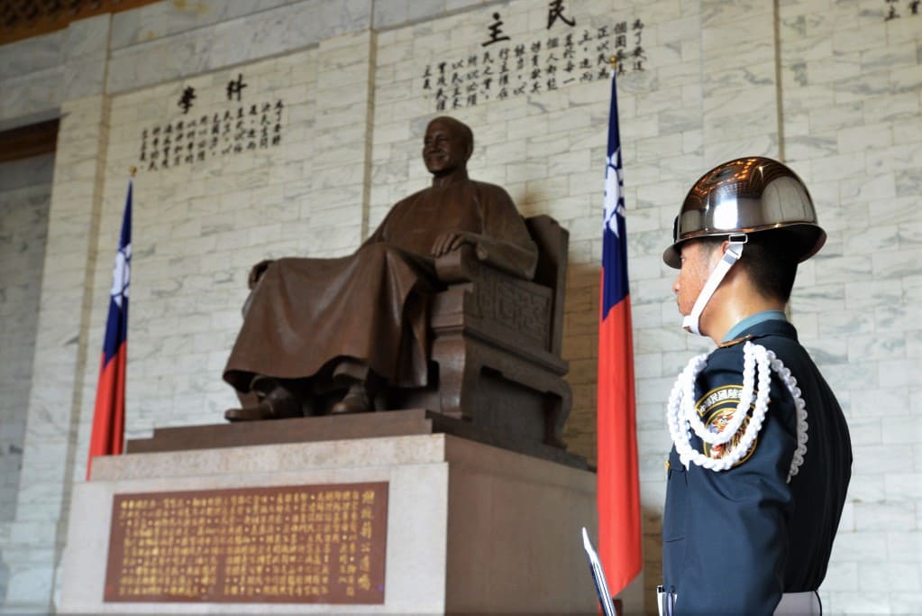 台北中正纪念堂内的军仪