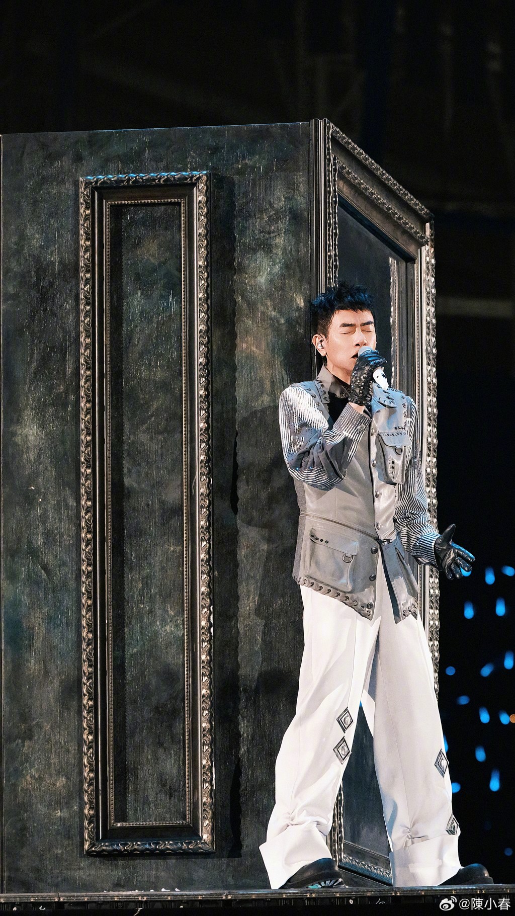 陳小春在內地開巡迴演唱會賺得盆滿缽滿。 陳小春在內地開巡迴演唱會賺得盆滿缽滿。