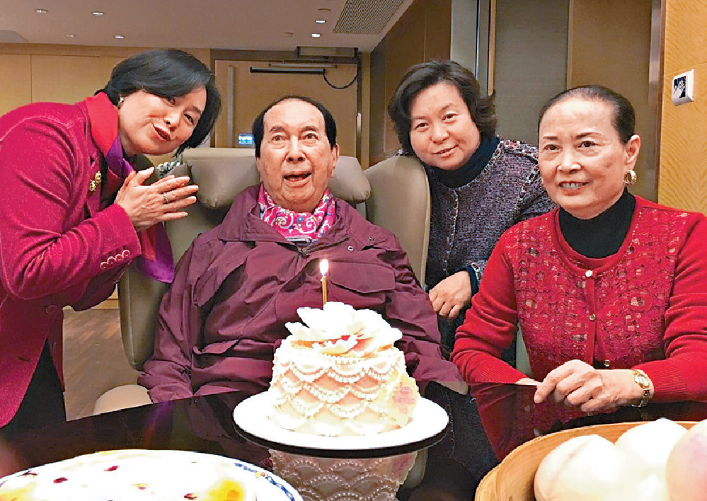 ■賭王98歲生日,藍瓊纓與仔女捐200萬給公益金。資料圖片