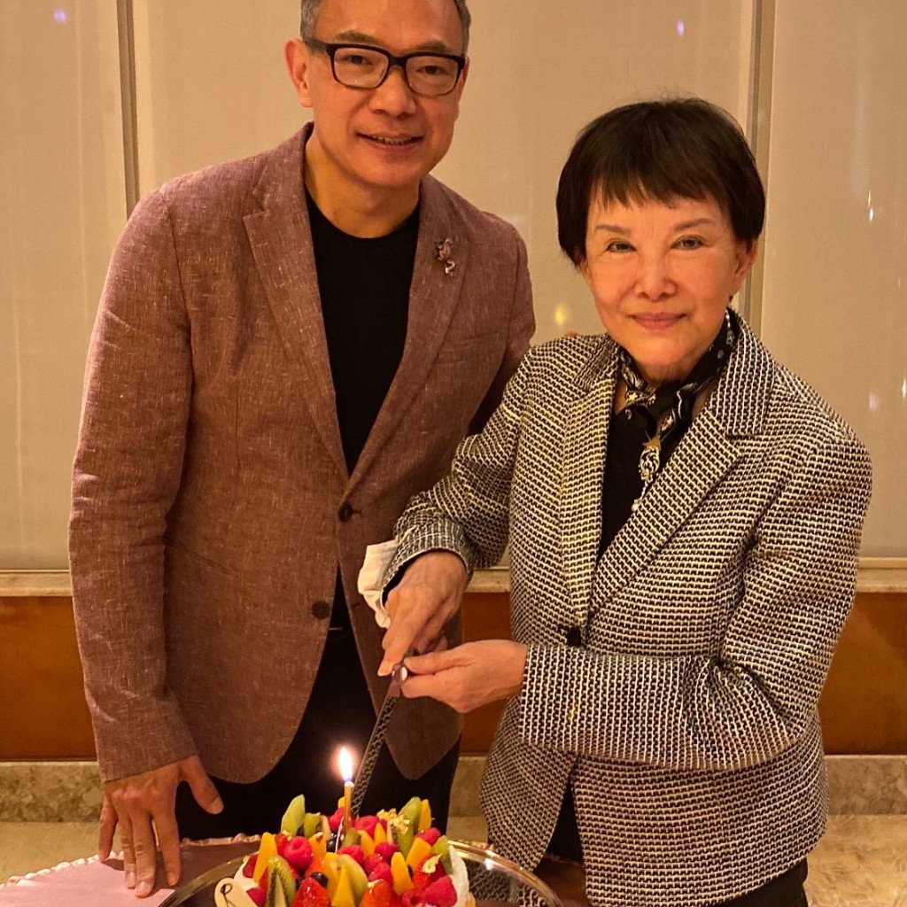 謝偉俊為白韻琹慶祝生日。 謝偉俊為白韻琹慶祝生日。