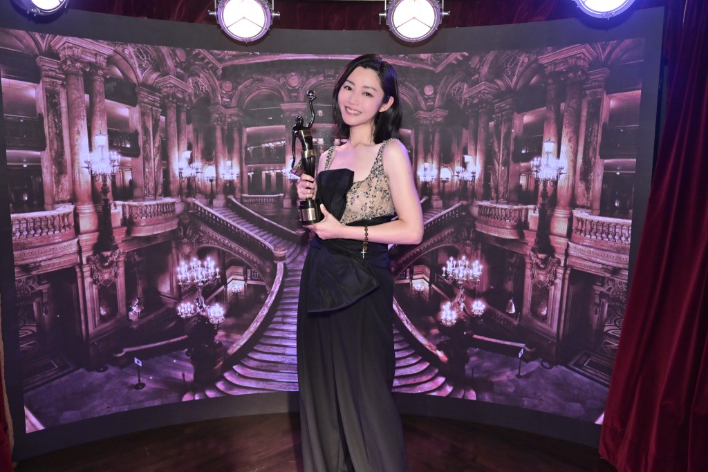 衛詩雅（Michelle）繼上年憑《破．地獄》封后，今年再憑《再見UFO》奪得「最佳女配角」。