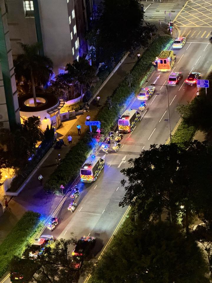 警方於康東邨外發現涉事的電單車。網上圖片 警方於康東邨外發現涉事的電單車。網上圖片