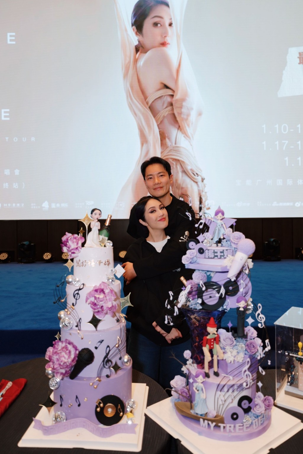 楊千嬅提早慶祝生日，與丈夫丁子高形影不離。