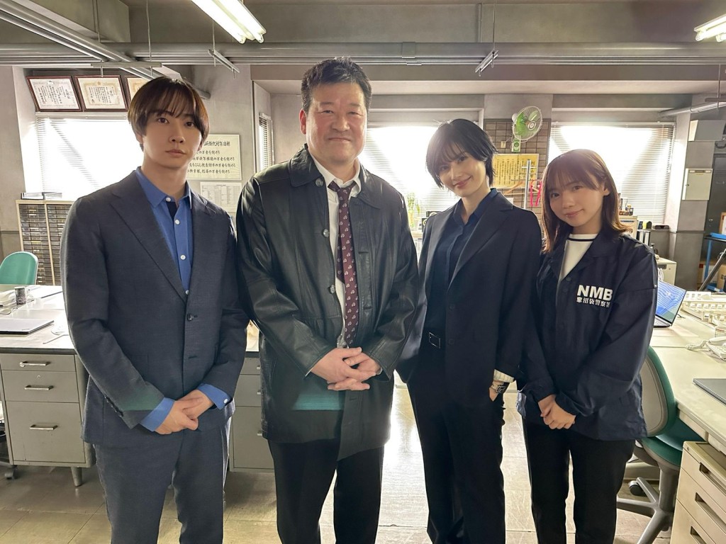 佐藤二朗公司發聲明還原當日經過，指今年3月22日拍攝首集時，佐藤與橋本因對手戲需要，佐藤手指不慎觸碰橋本下巴。