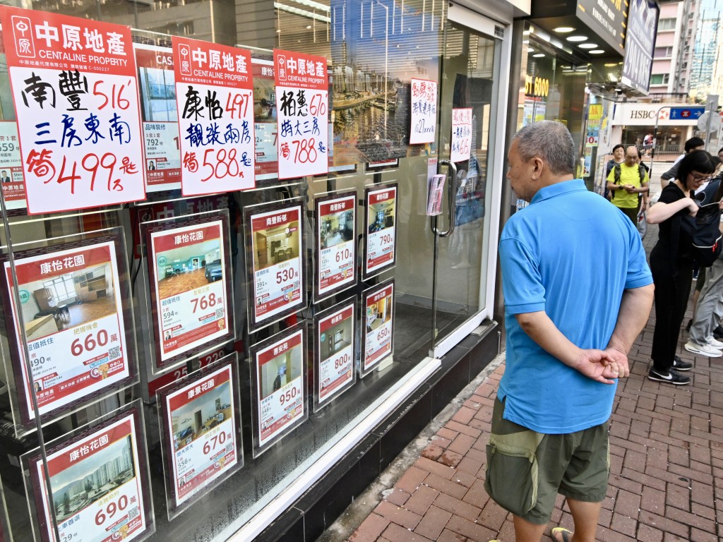 中原地产太古城区副区域营业董事张光耀表示，太古城9月份全月录15宗成交，平均实用尺价约1.3万元。