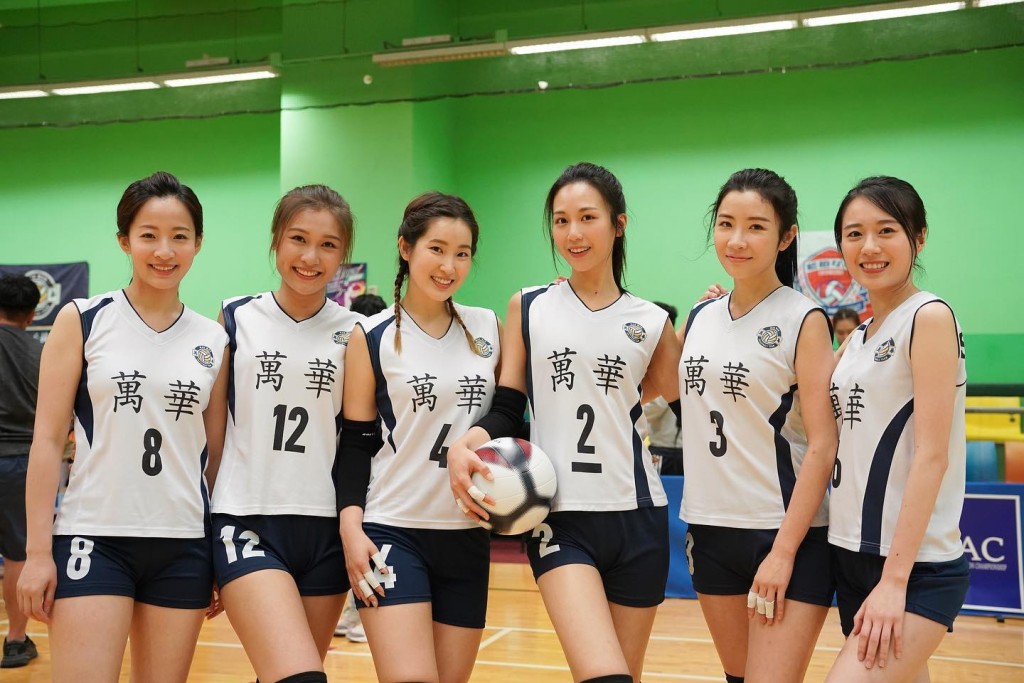 （左起）彭翔翎、麦诗晴、黄碧莲、何沛珈、利颖怡、王菲在剧中饰演「万华队」成员。