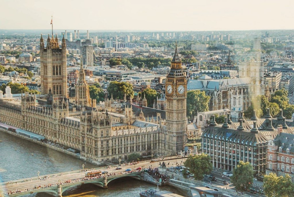 倫敦排名第3，城市高淨值人士數量是6,370，按年-3.6%。