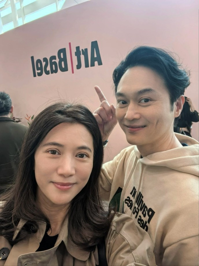 張智霖袁詠儀於場內風騷合照。 張智霖袁詠儀於場內風騷合照。