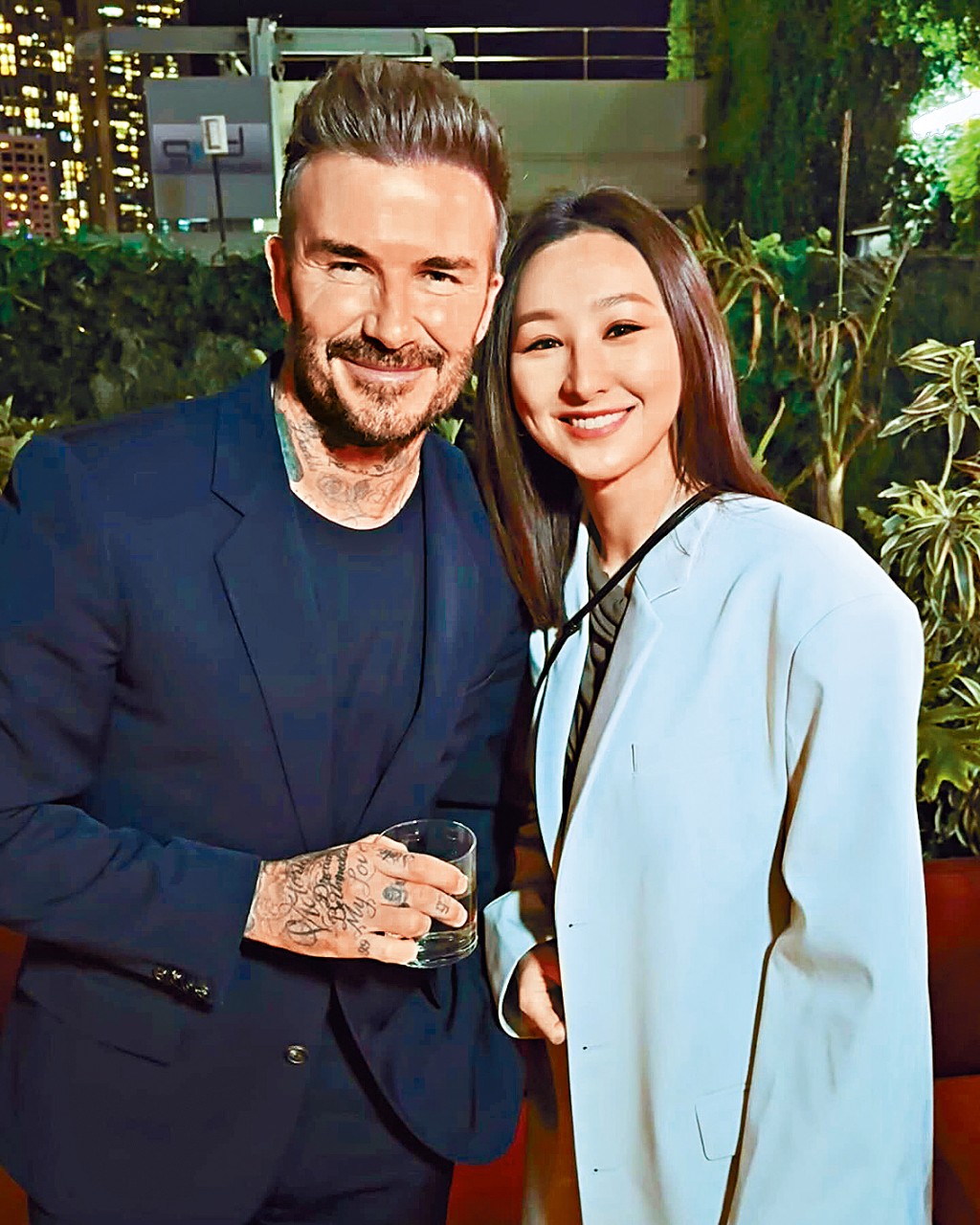 高海宁早一日在酒会成功向碧咸集邮。