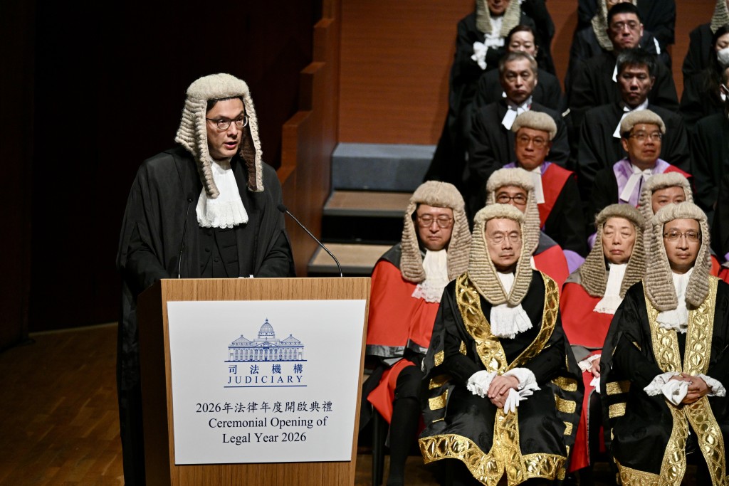 大律師公會主席毛樂禮致辭。