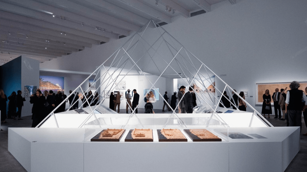 「貝聿銘：人生如建築」於阿爾里瓦克展覽館的展覽現場。（圖片由西九文化區管理局提供）