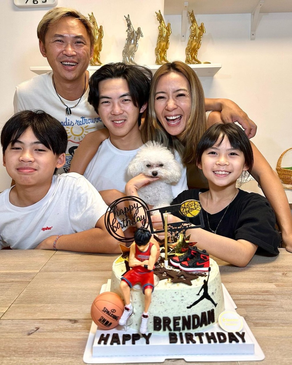 梁芷佩大仔Brendan上月19岁生日。