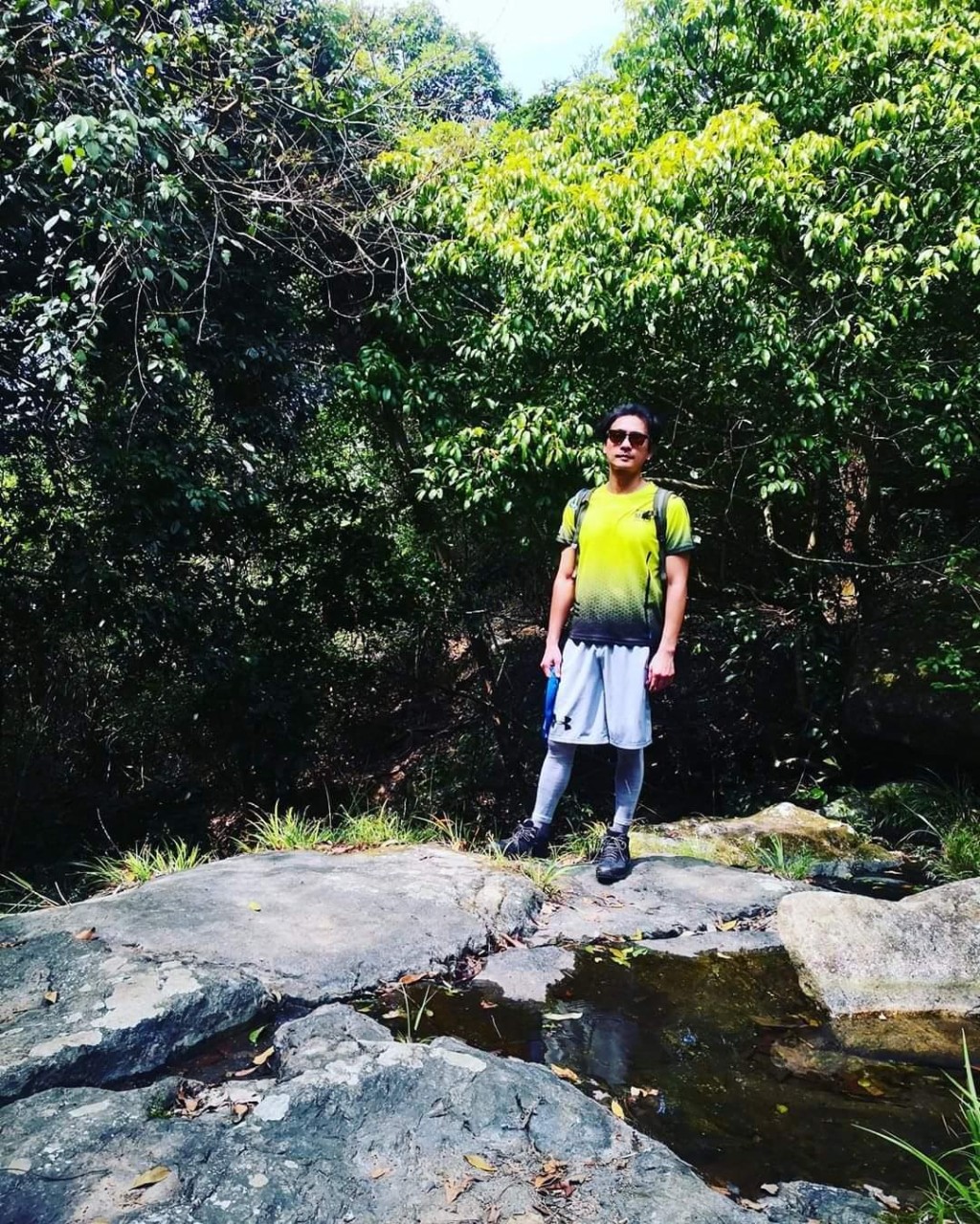 黃宗澤經常行山，呢個行山裝束好多人都幾乎唔認得他。