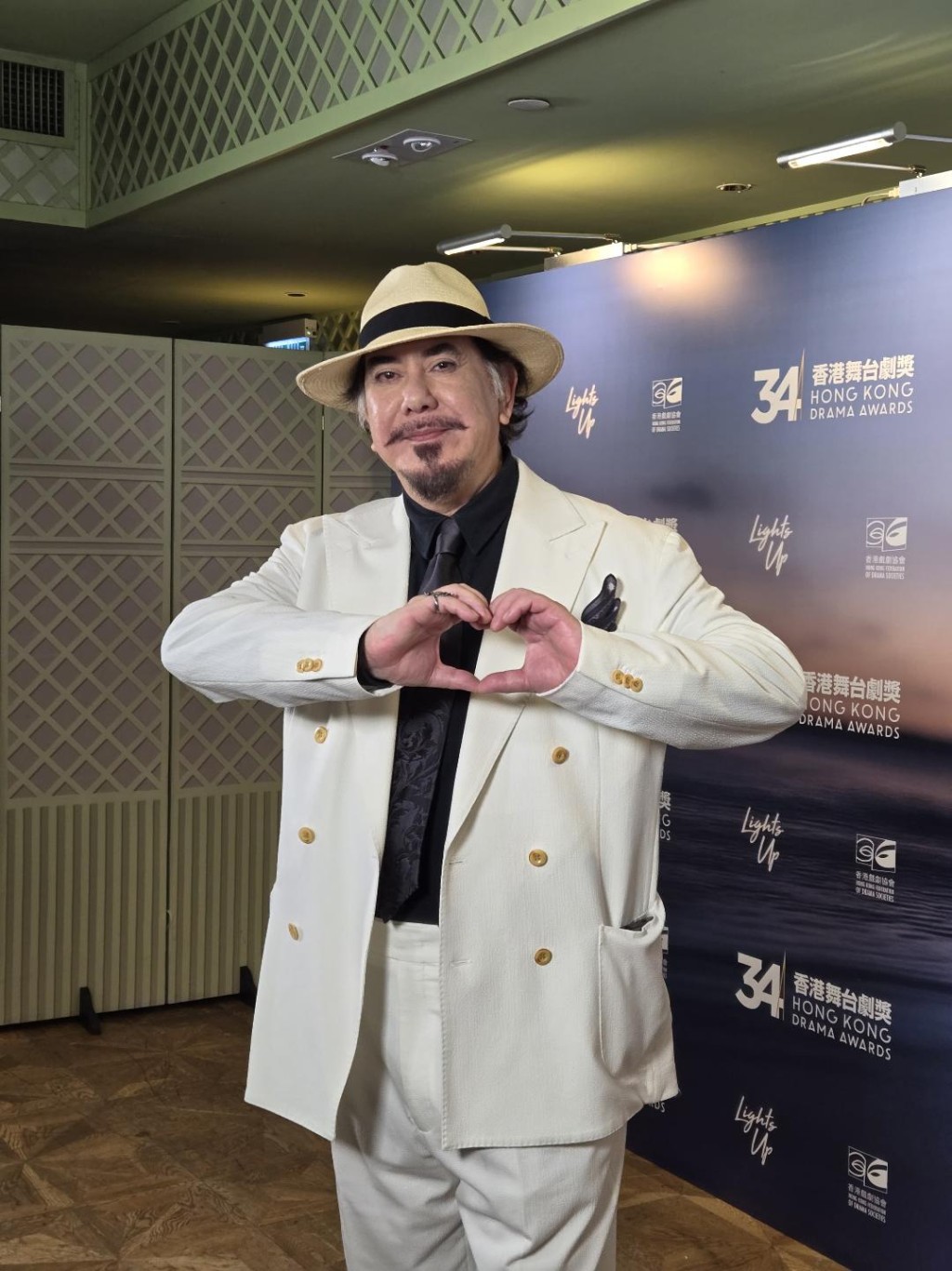 秋生暖男上身大派心心。