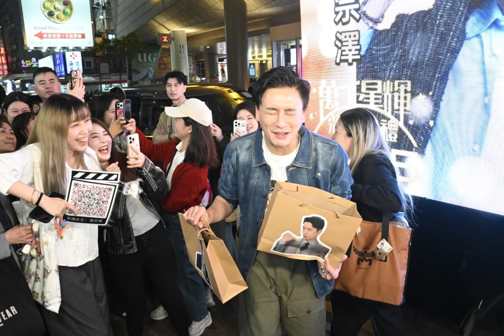 黄宗泽 形容“Kingston”一角“贱”出一条血路。