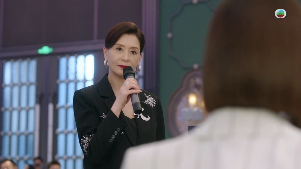 夏文汐謙稱向佘詩曼學習。