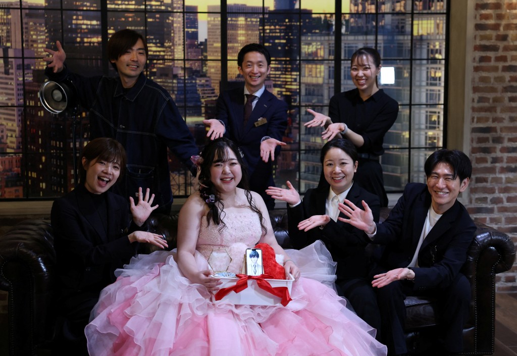 日本32歲女子「嫁」AI角色。路透社