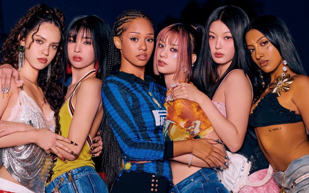 KATSEYE昨宣布成員Manon（左三）因健康問題停工。