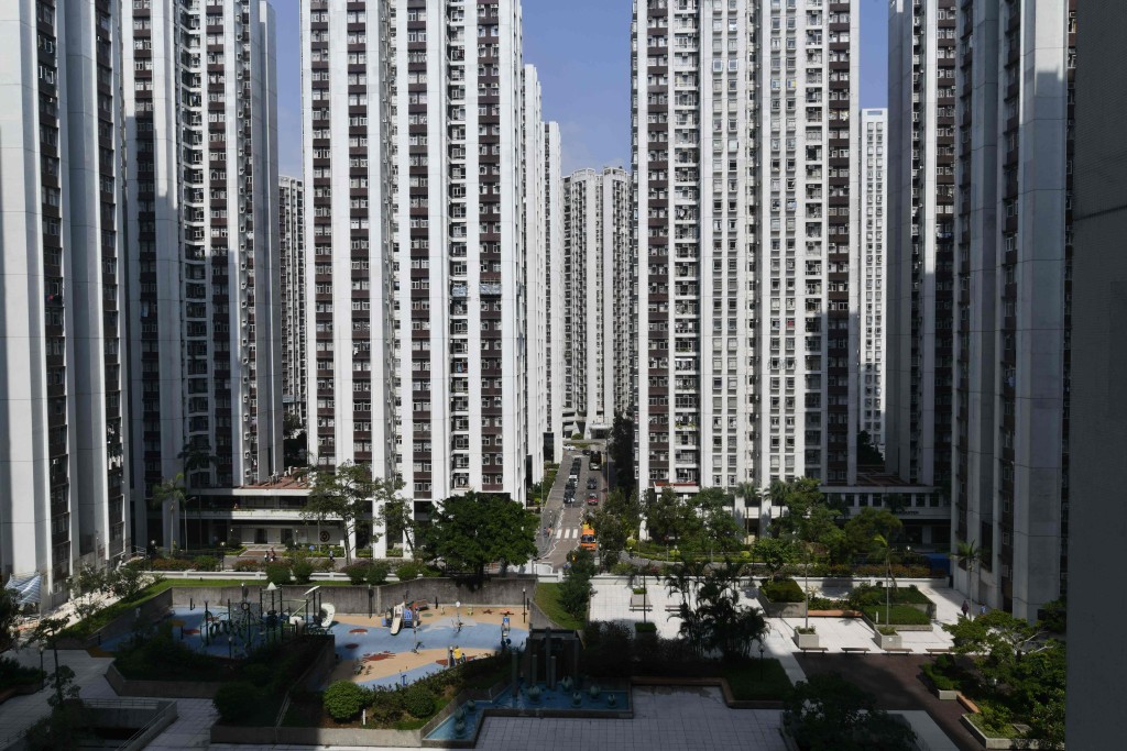 單位以外望內園及樓景,環境不太侷促。