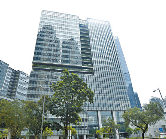 受惠于「起动九龙东」计划，区内将有多个政府部门进驻，包括落户图中的工业贸易大楼。