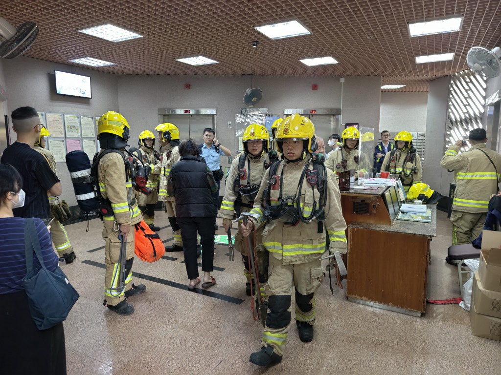 長安邨安江樓一單位發生火警。
