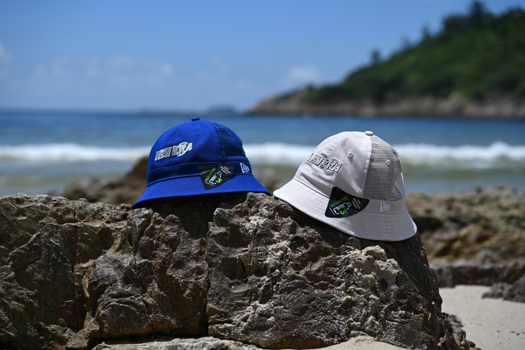 品牌新推的Repreve® & Mesh系列网帽设计的渔夫帽/各$399/New Era，具高透气功能，以环保物料Repreve®制造，现选购品牌指定货品1件9折、2件85折。