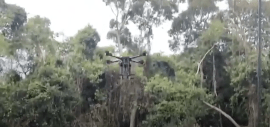 影片一開首，泰軍的攻擊型無人機升空準備施襲。