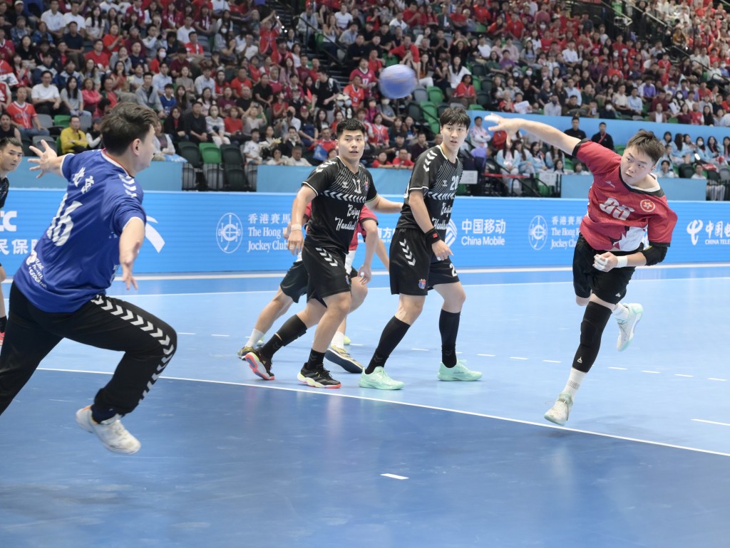 男子手球銅牌賽，港隊鬥北京。何君健攝